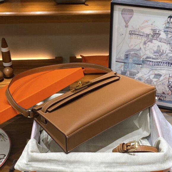 Premium Leather Crossbody Clutch | 2 Interchangeable Straps - Picture 5 of 7